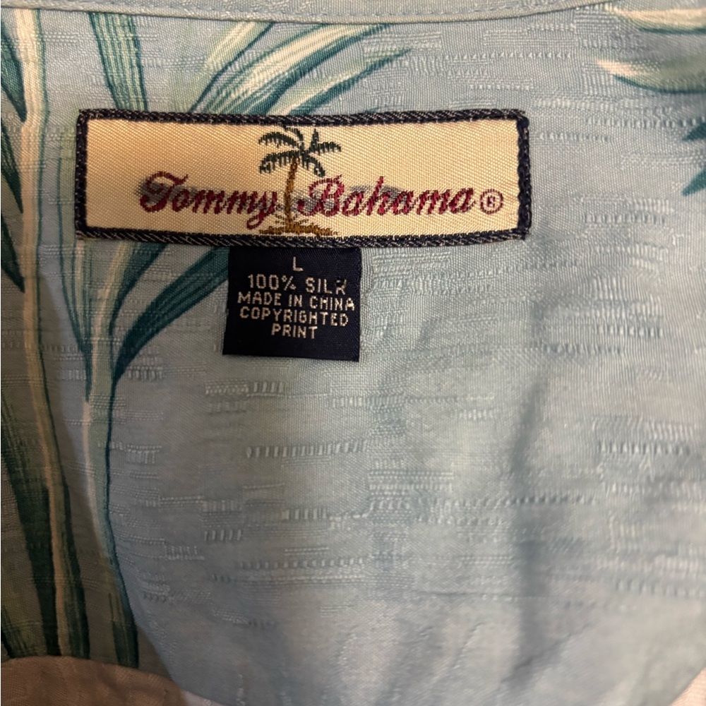 Tommy Bahama Leafy blue and white with‎ teal silk short sleeve shirt - Picture 3 of 4